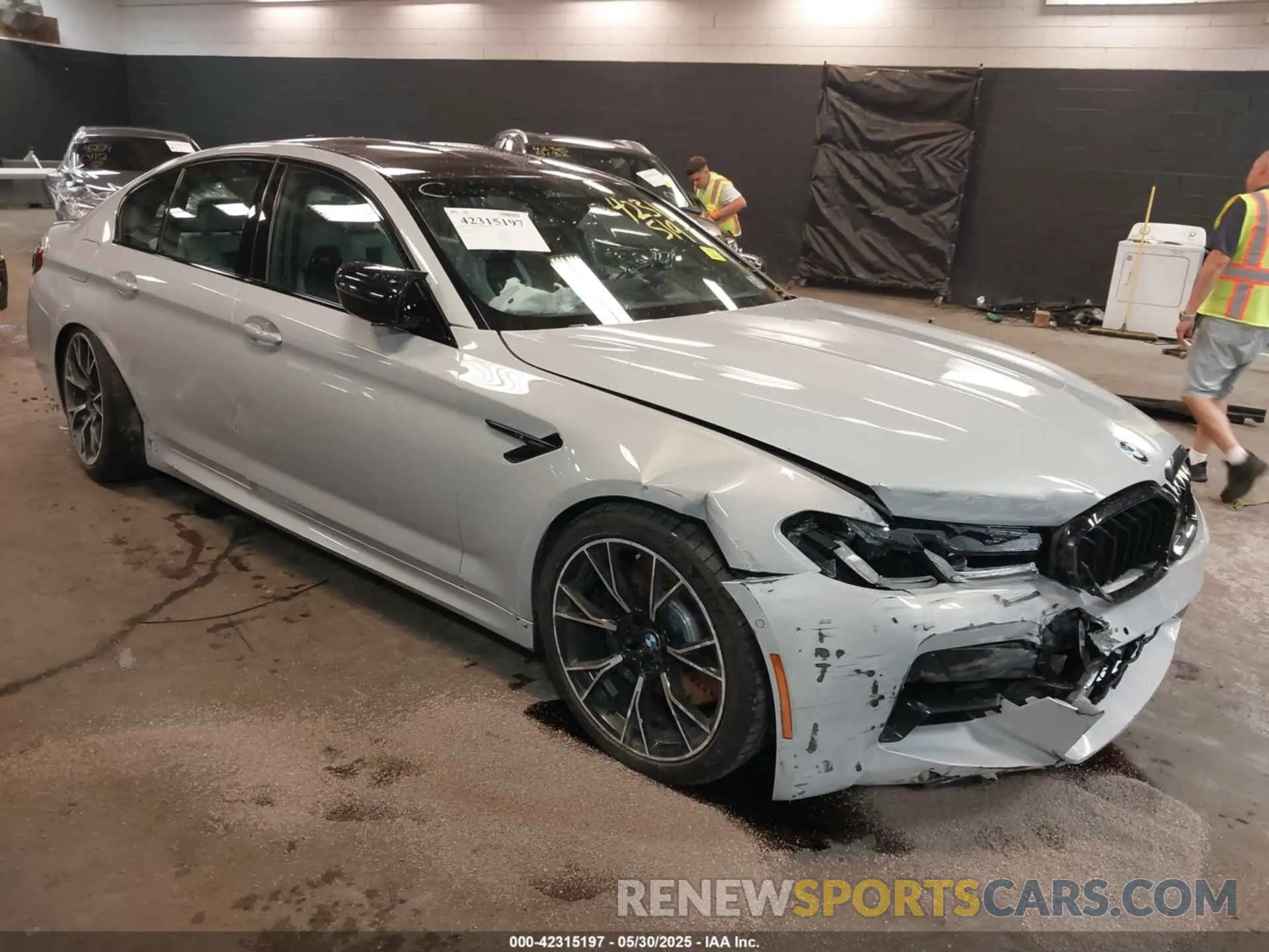 1 Photograph of a damaged car WBS83CH01MCF44510 BMW M5 2021