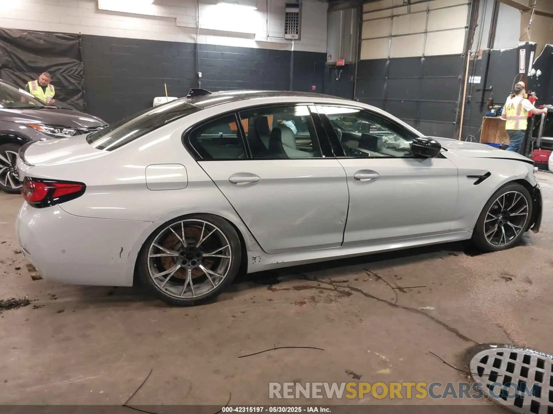 13 Photograph of a damaged car WBS83CH01MCF44510 BMW M5 2021