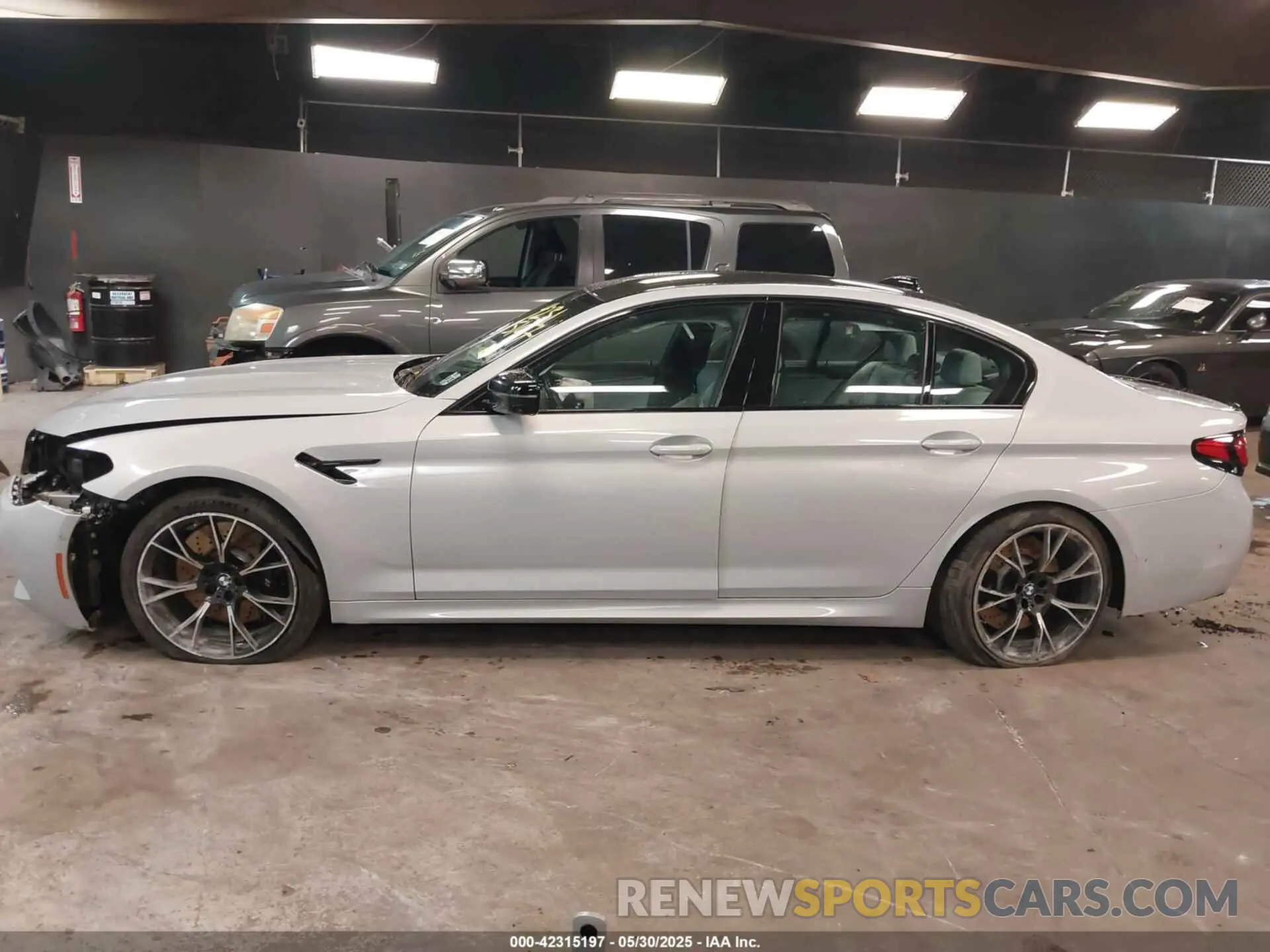 14 Photograph of a damaged car WBS83CH01MCF44510 BMW M5 2021