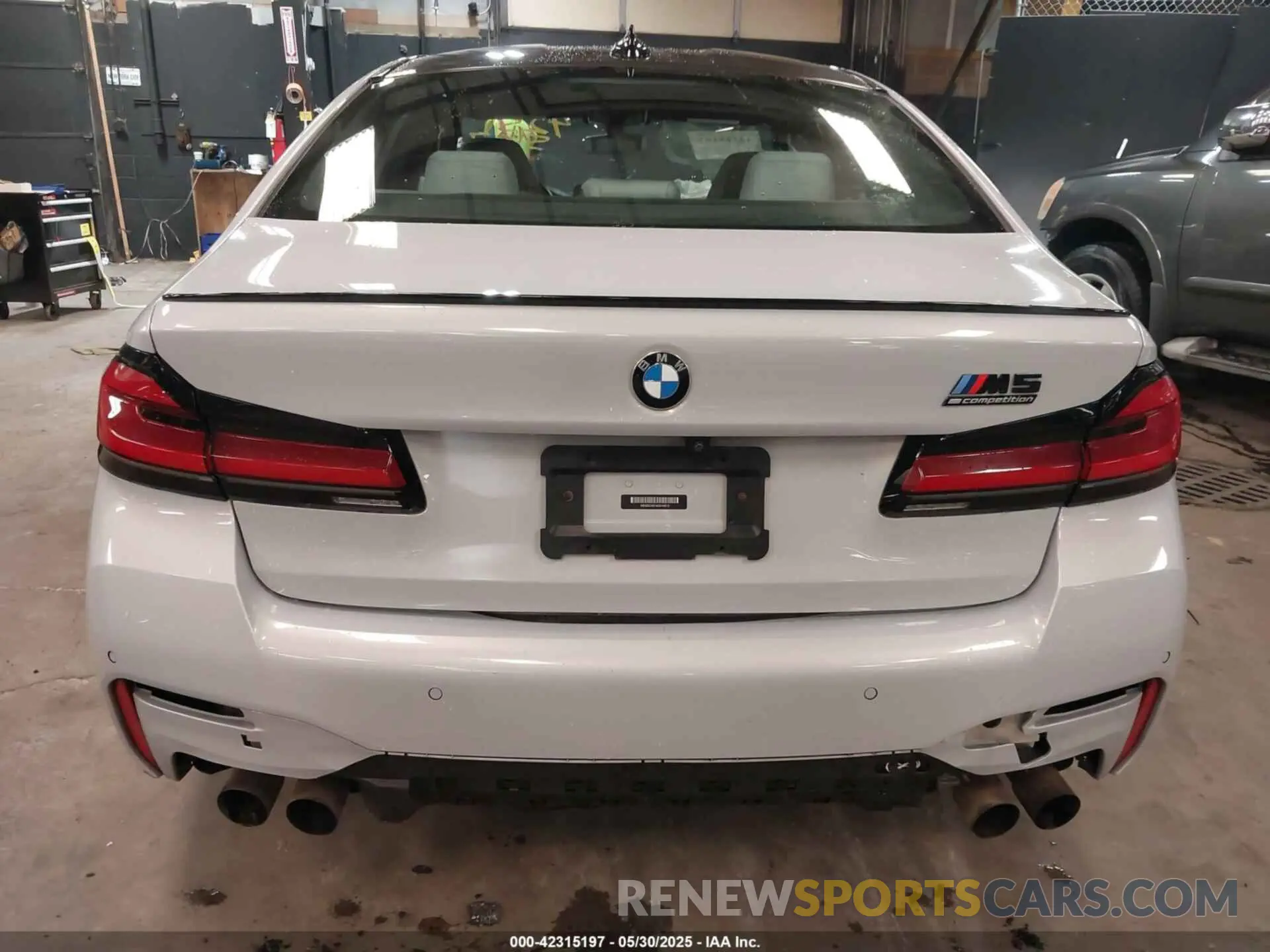16 Photograph of a damaged car WBS83CH01MCF44510 BMW M5 2021