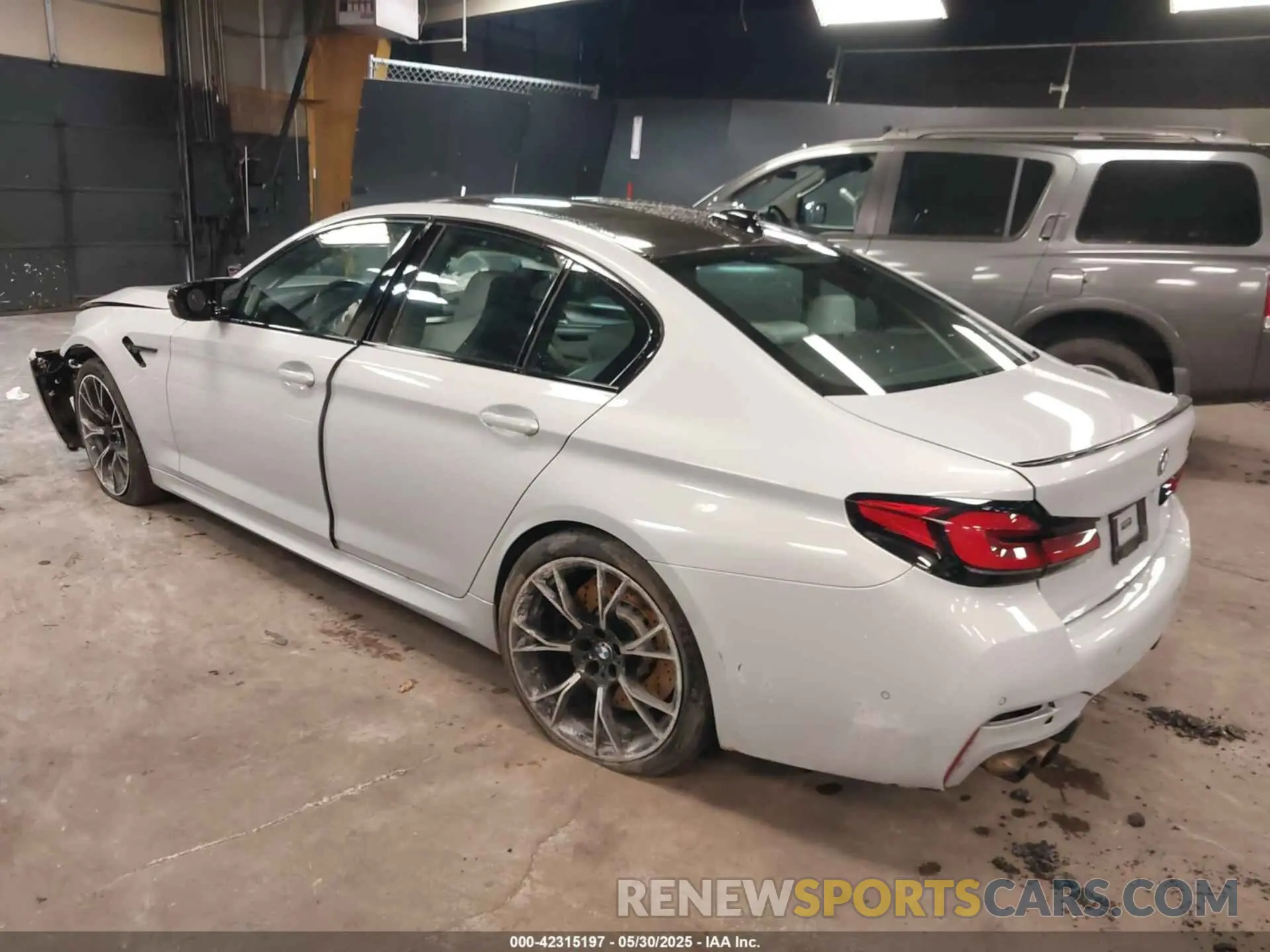 3 Photograph of a damaged car WBS83CH01MCF44510 BMW M5 2021