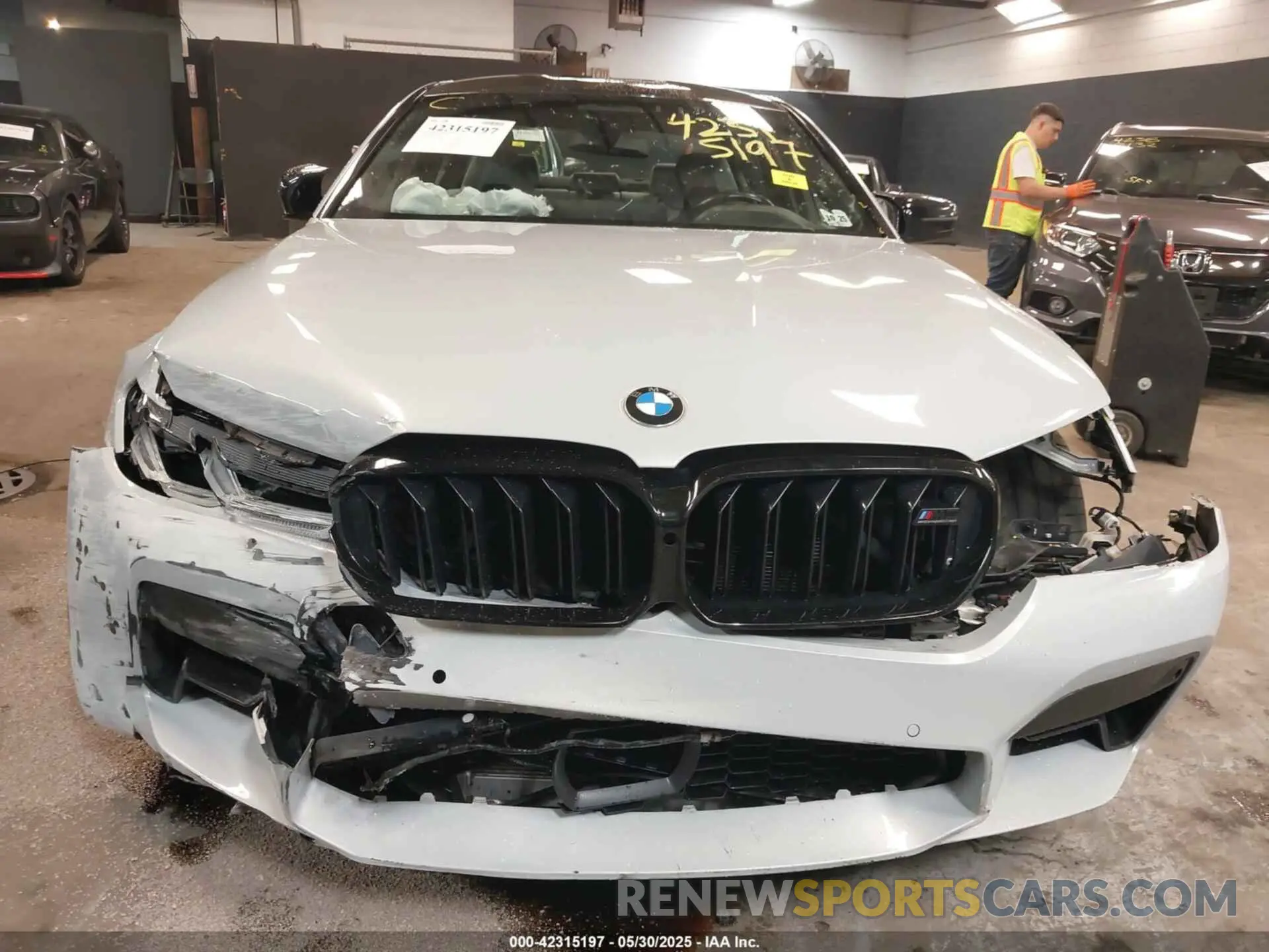 6 Photograph of a damaged car WBS83CH01MCF44510 BMW M5 2021