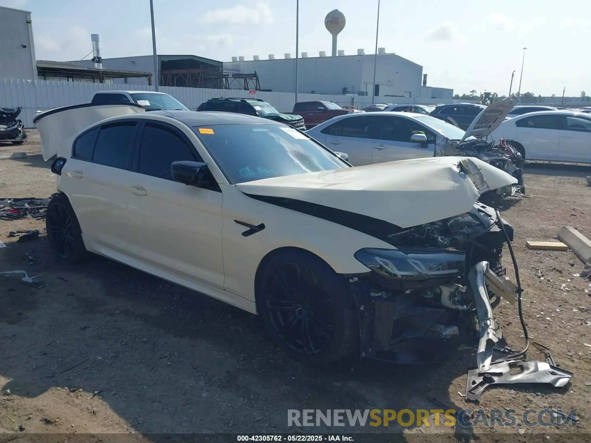 1 Photograph of a damaged car WBS83CH04MCF63178 BMW M5 2021