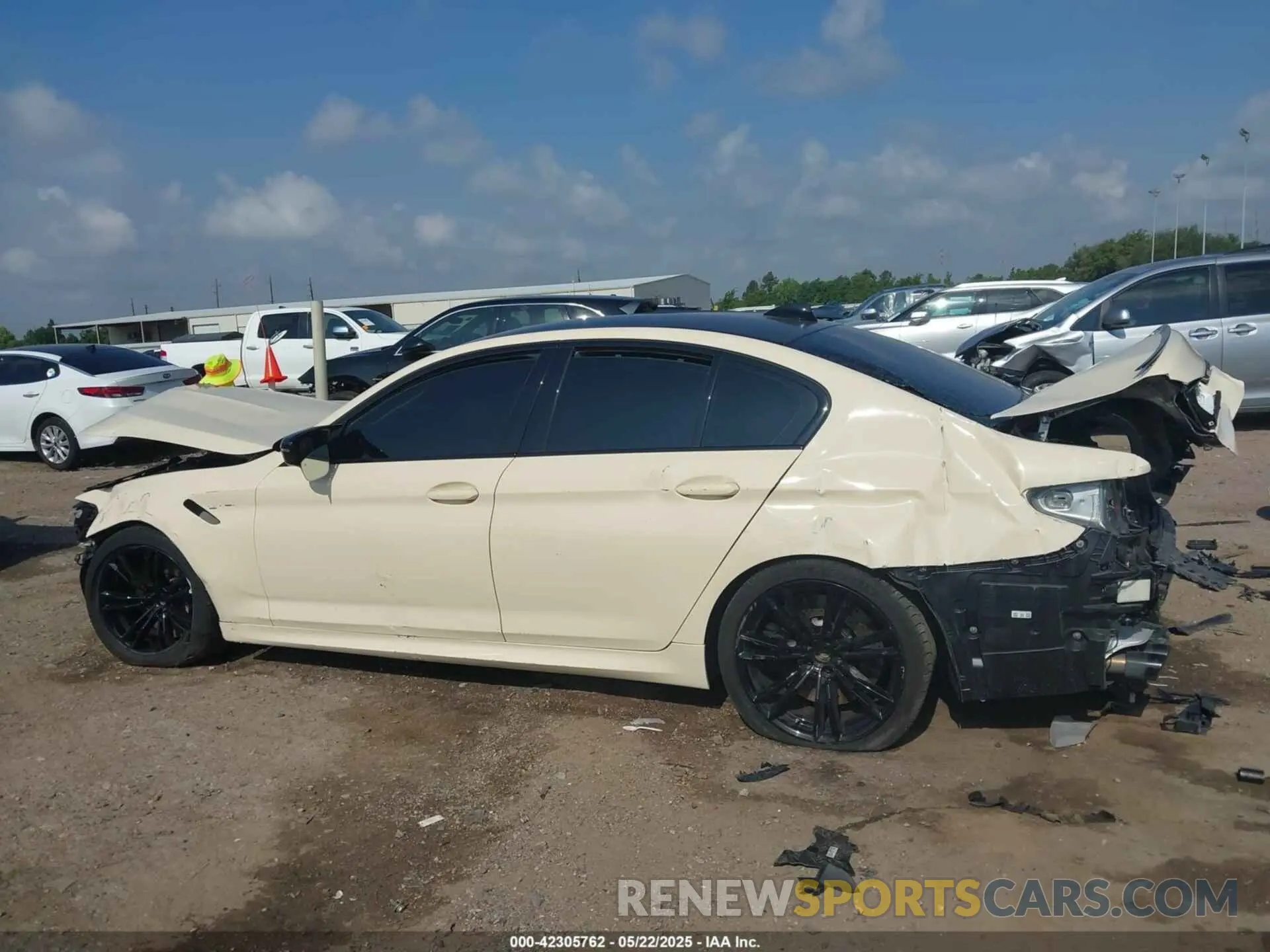 15 Photograph of a damaged car WBS83CH04MCF63178 BMW M5 2021