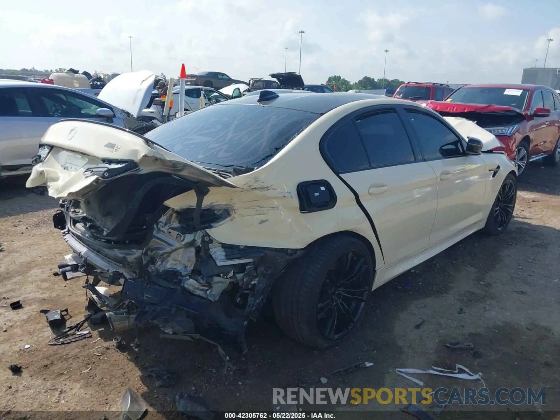 4 Photograph of a damaged car WBS83CH04MCF63178 BMW M5 2021
