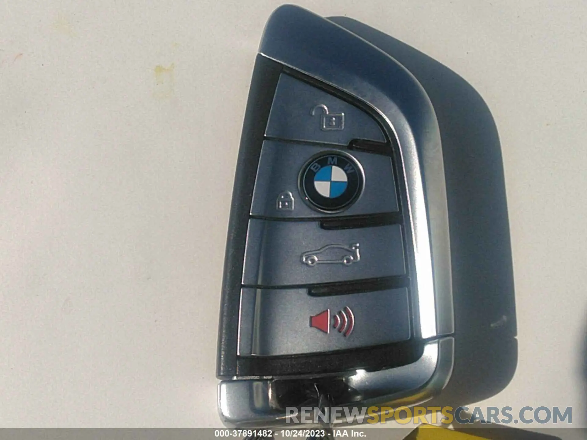 11 Photograph of a damaged car WBS73CH00NCJ75875 BMW M5 2022