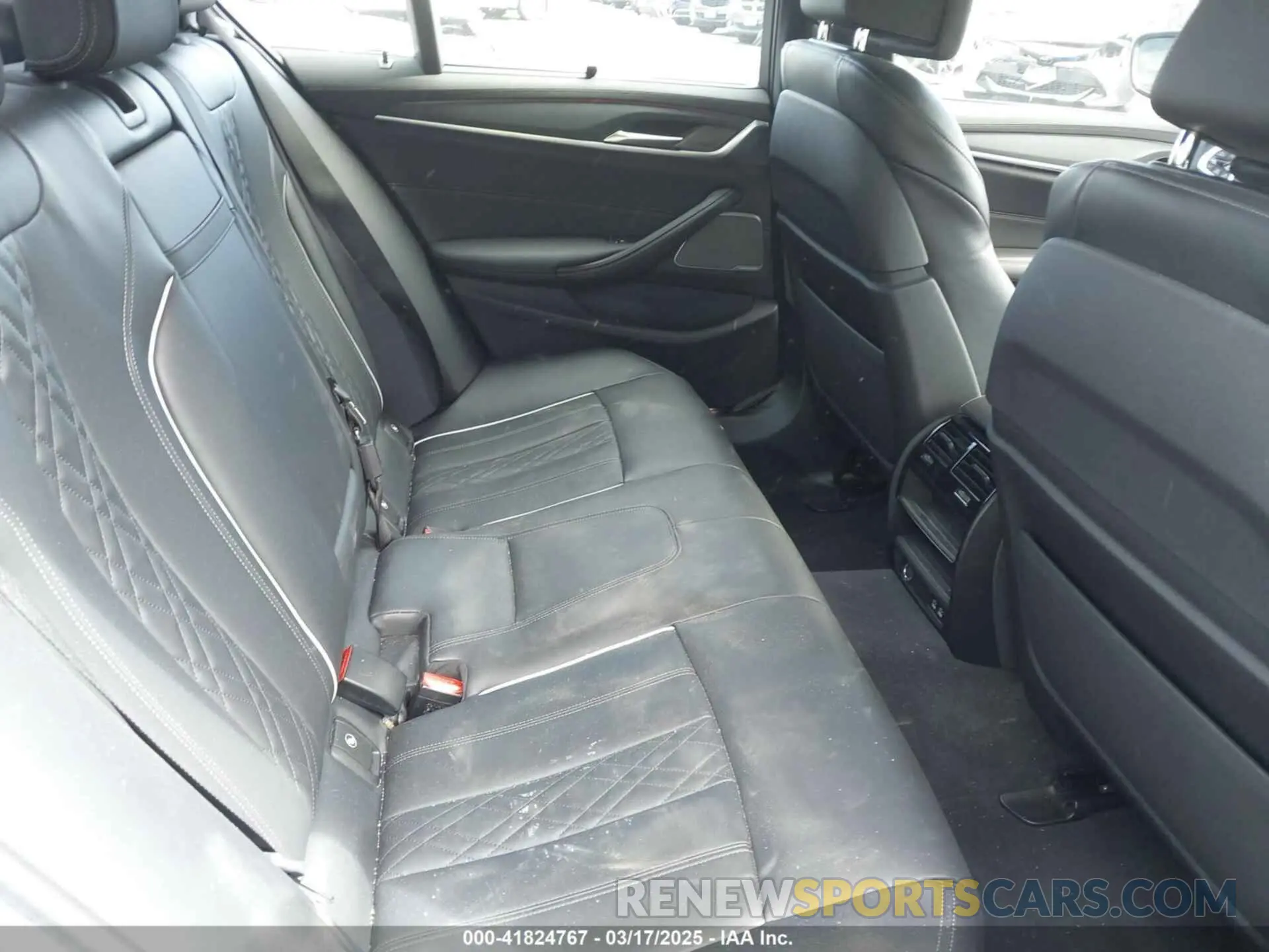 8 Photograph of a damaged car WBA13BK00PCM25440 BMW M550 2023