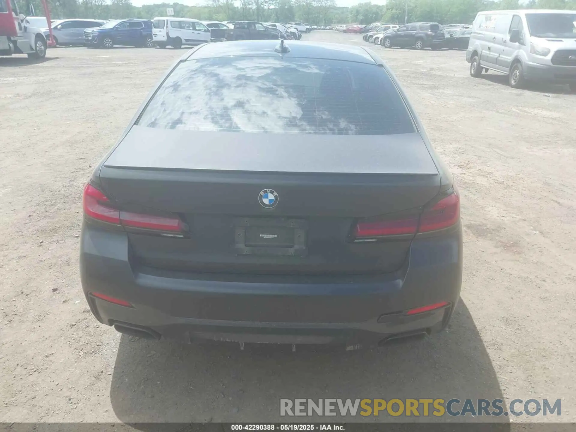 16 Photograph of a damaged car WBA13BK02PCN47443 BMW M550 2023