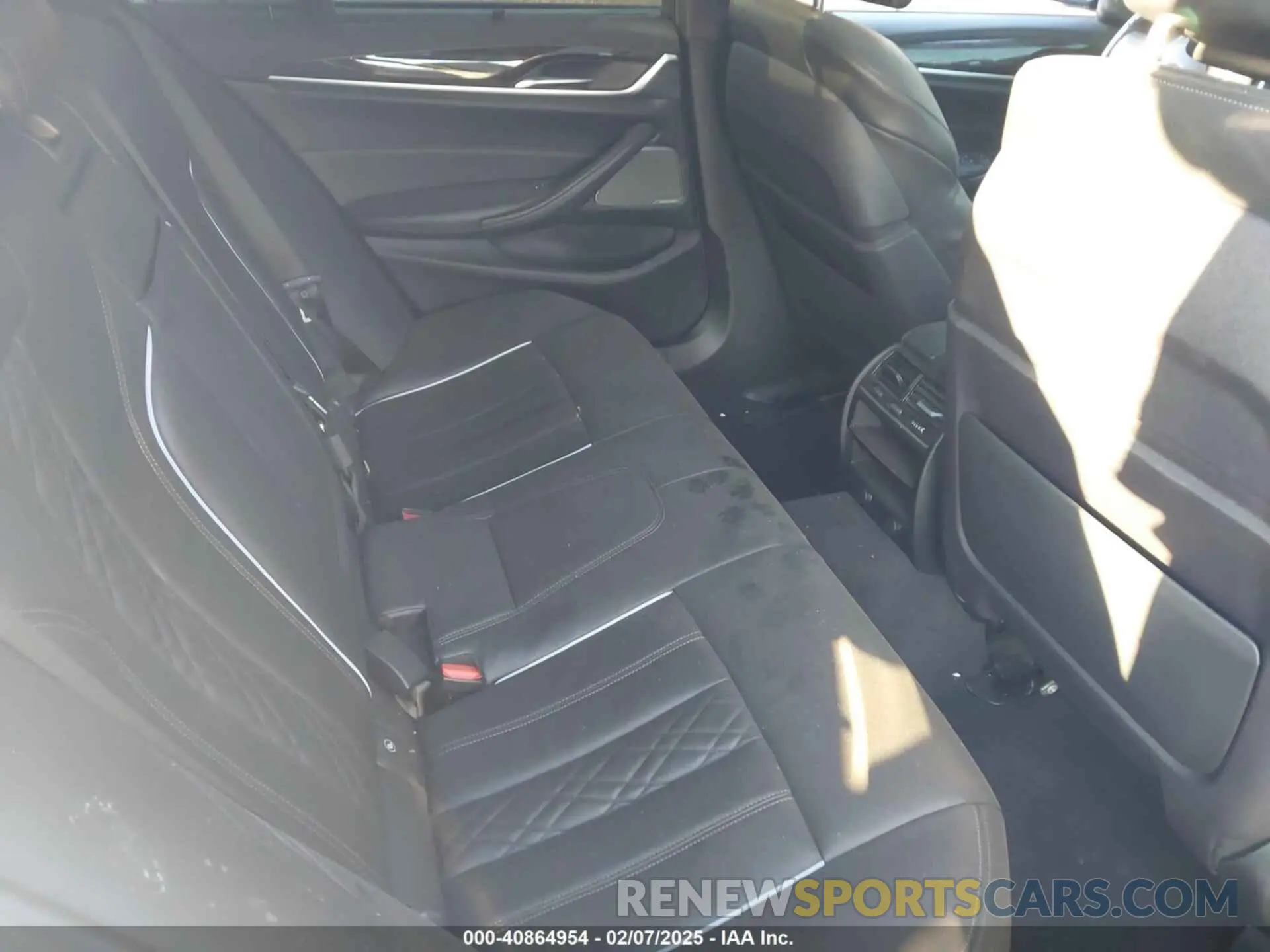 8 Photograph of a damaged car WBAJB9C51KB464204 BMW M550I 2019
