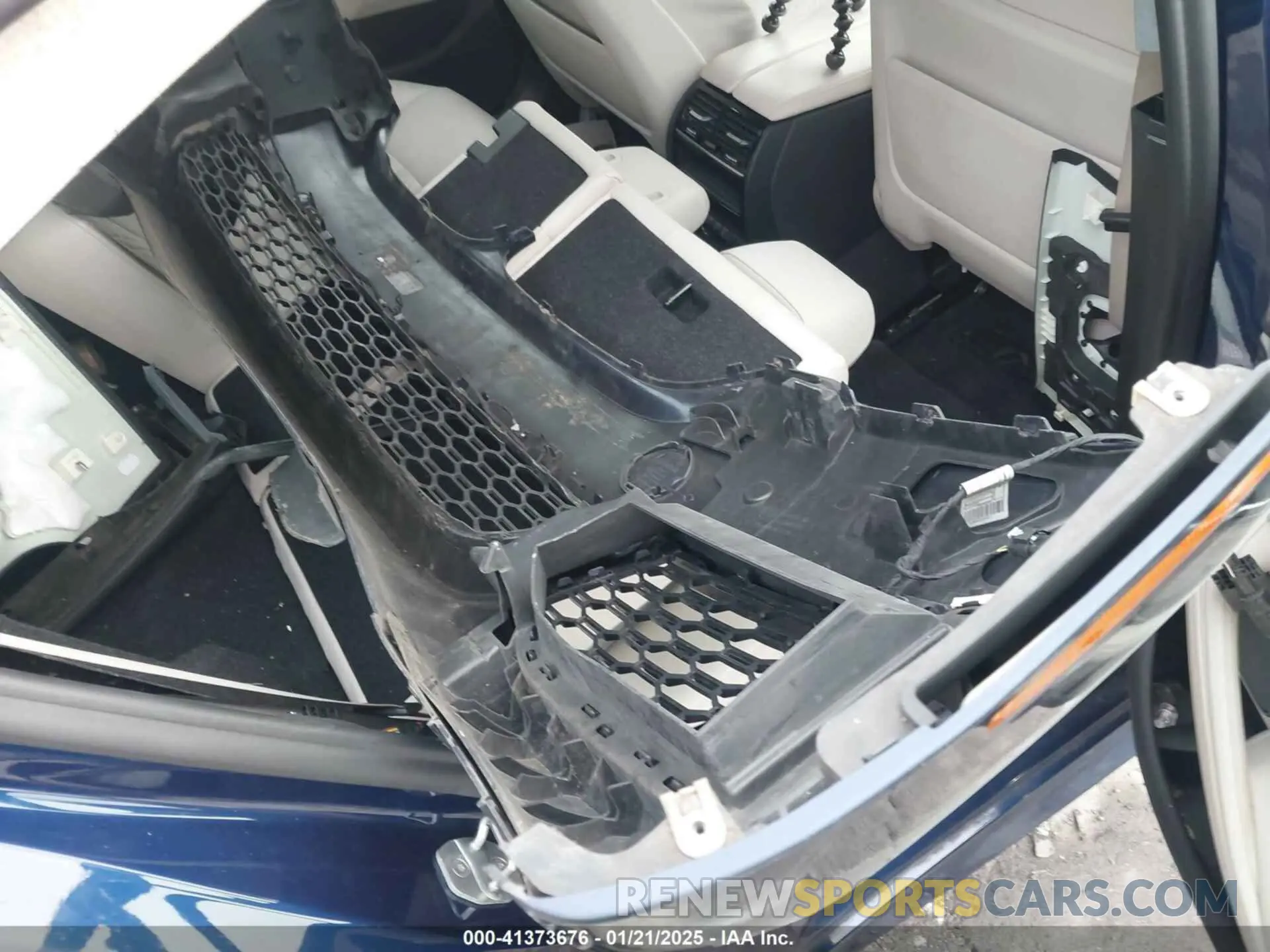 12 Photograph of a damaged car WBAJB9C54KB464746 BMW M550I 2019