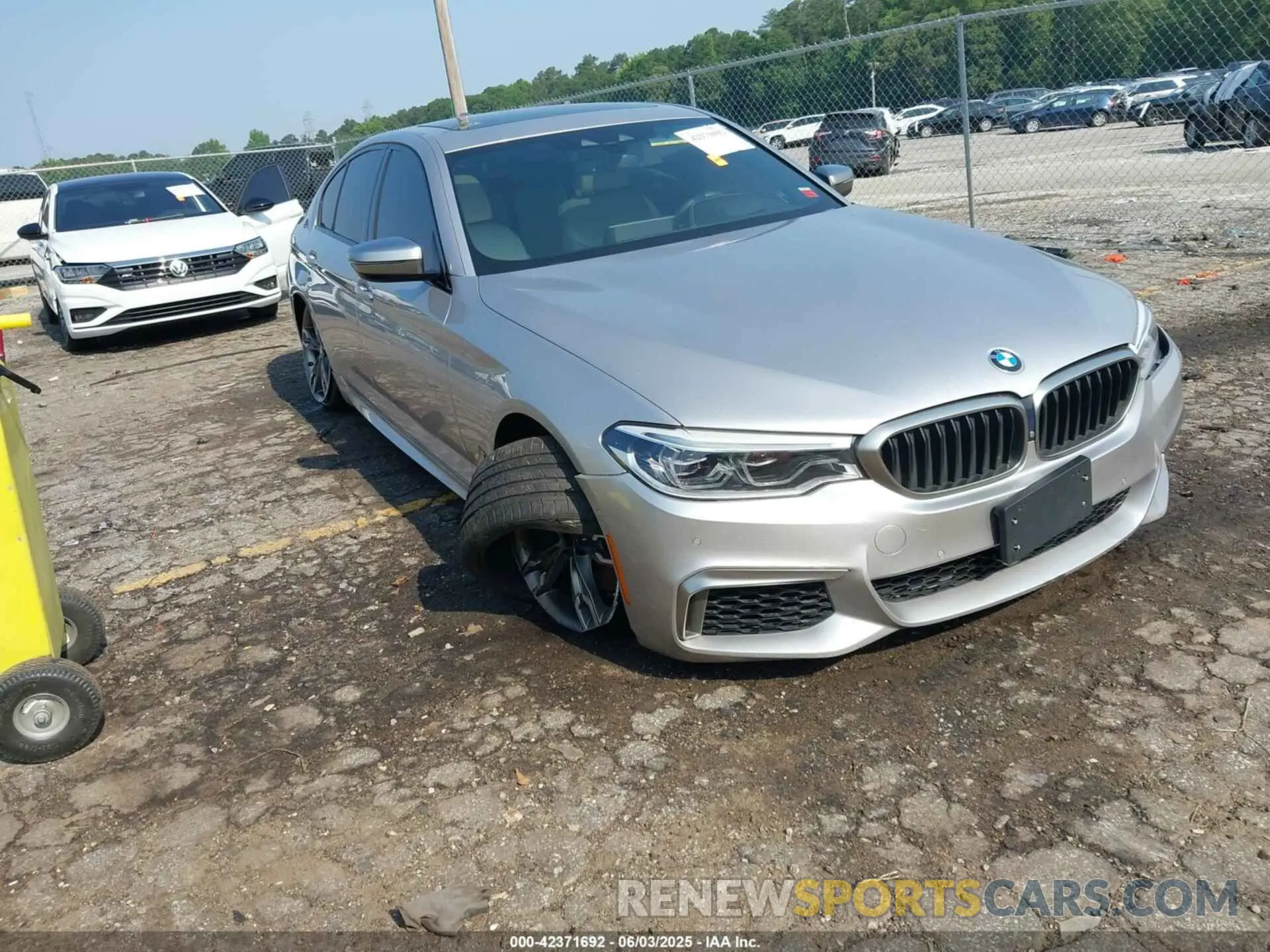 1 Photograph of a damaged car WBAJS7C00LCD98929 BMW M550I 2020
