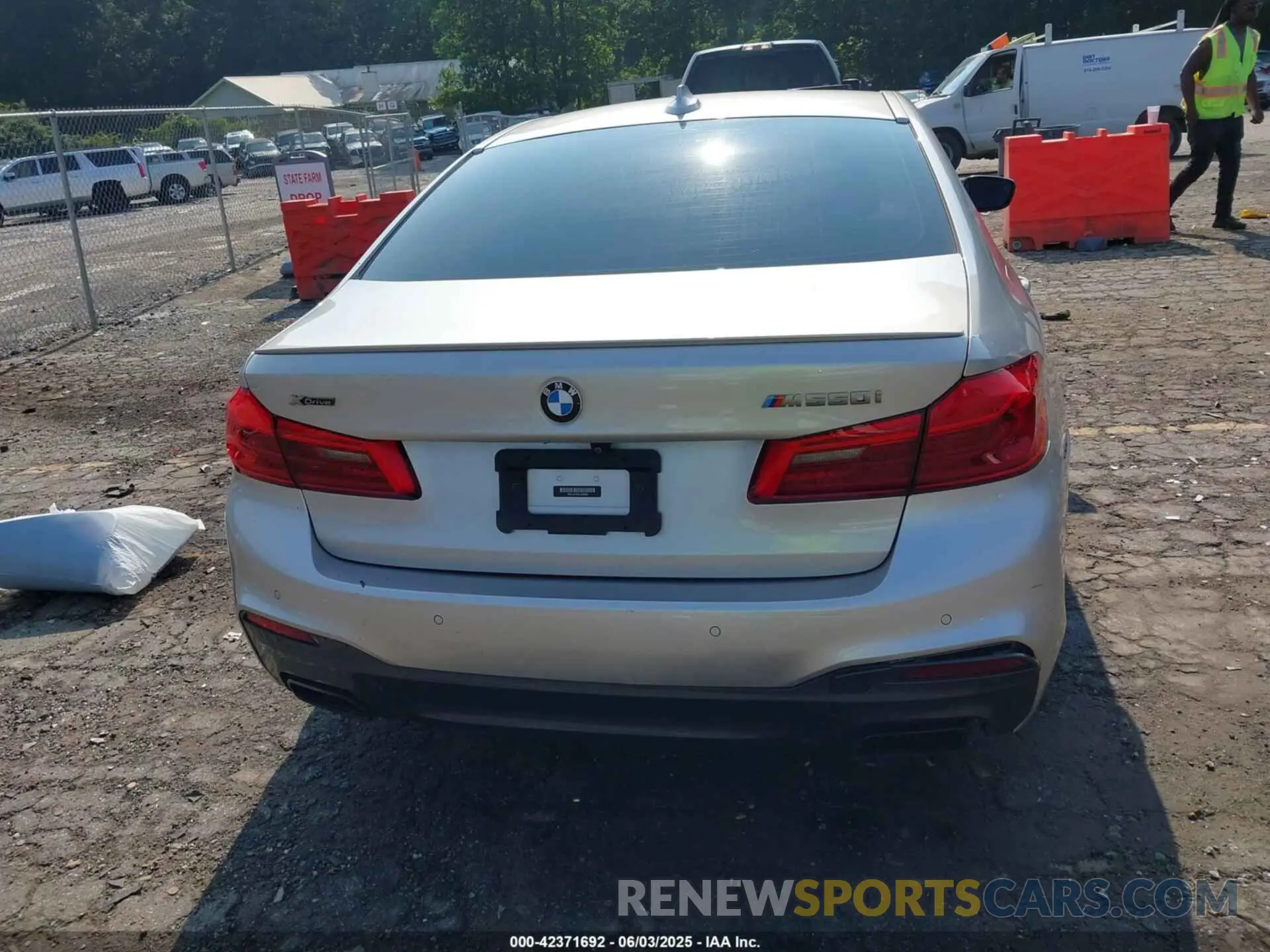 16 Photograph of a damaged car WBAJS7C00LCD98929 BMW M550I 2020