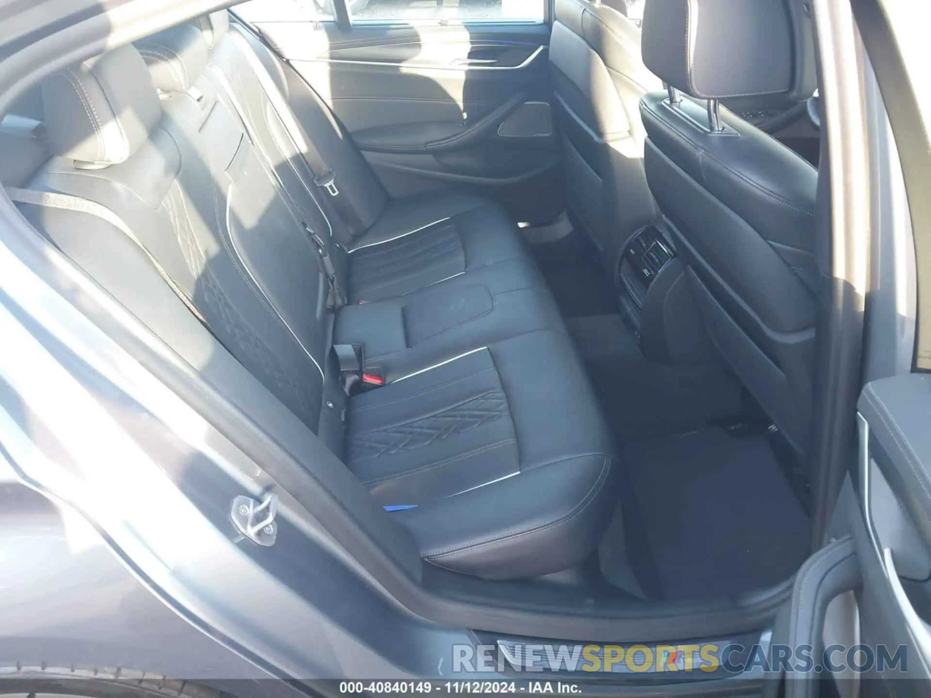 8 Photograph of a damaged car WBA13BK0XMCG26552 BMW M550I 2021
