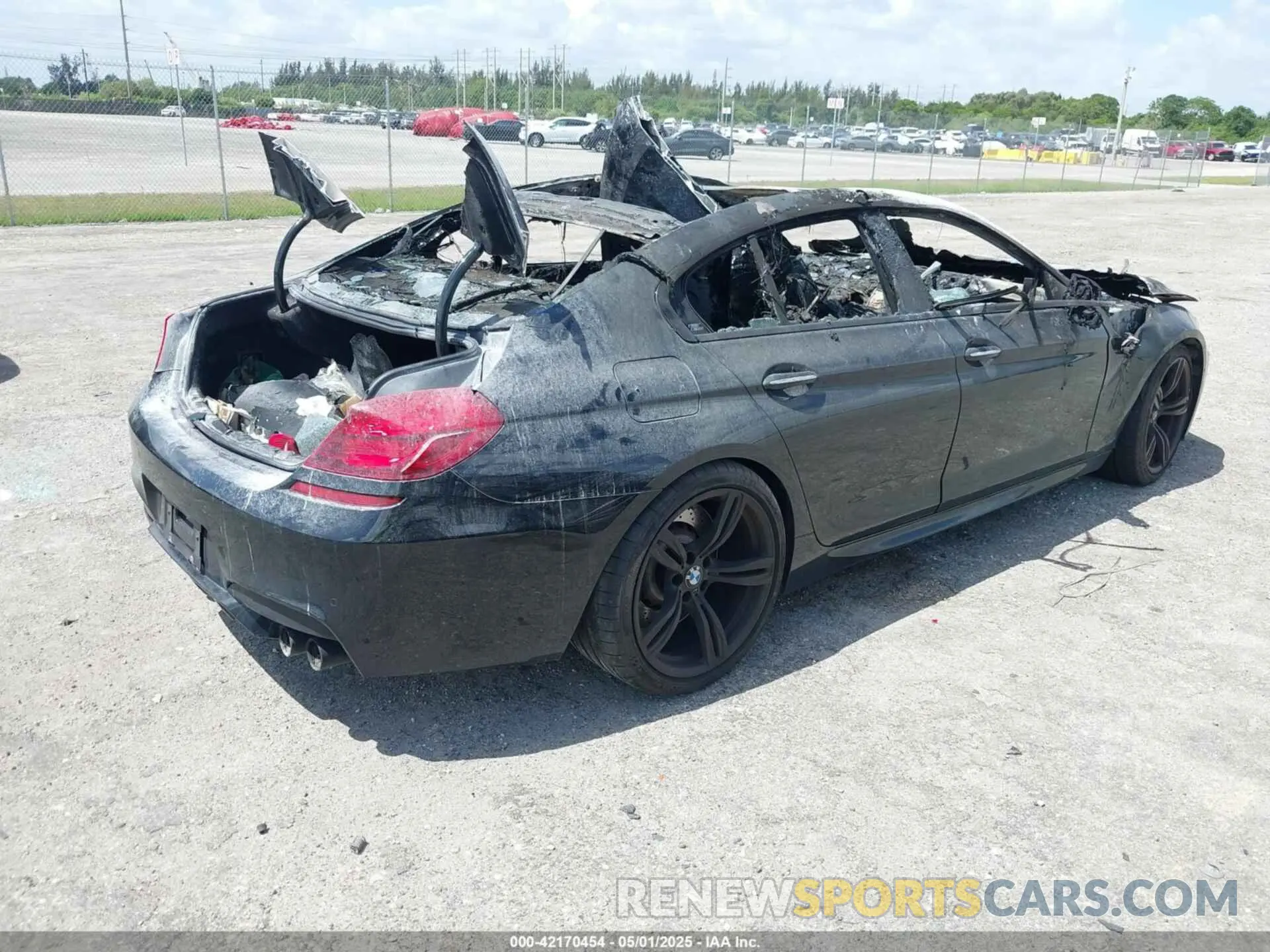 4 Photograph of a damaged car WBS6E9C59KG808373 BMW M6 GRAN COUPE 2019