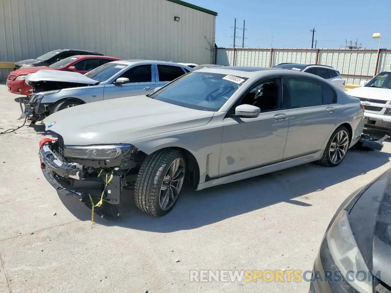 1 Photograph of a damaged car WBA7U6C02NCJ06924 BMW M7 2022