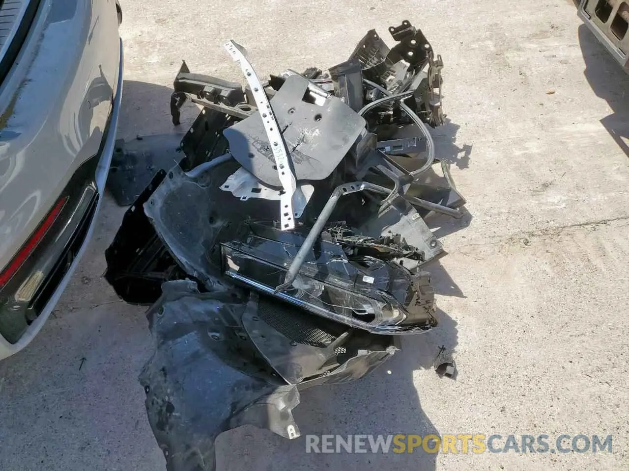 12 Photograph of a damaged car WBA7U6C02NCJ06924 BMW M7 2022