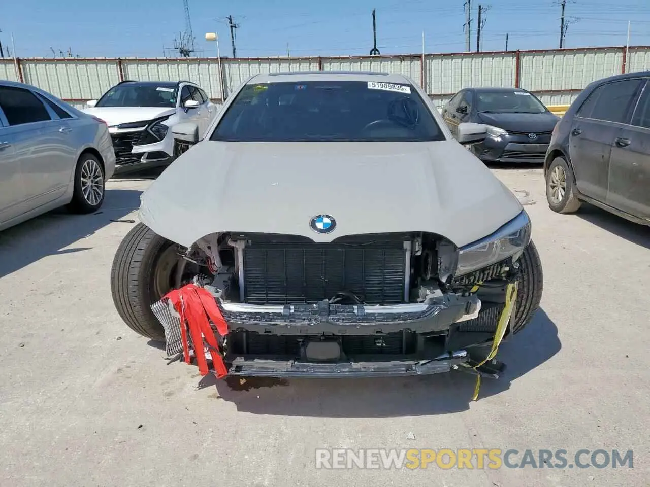 5 Photograph of a damaged car WBA7U6C02NCJ06924 BMW M7 2022