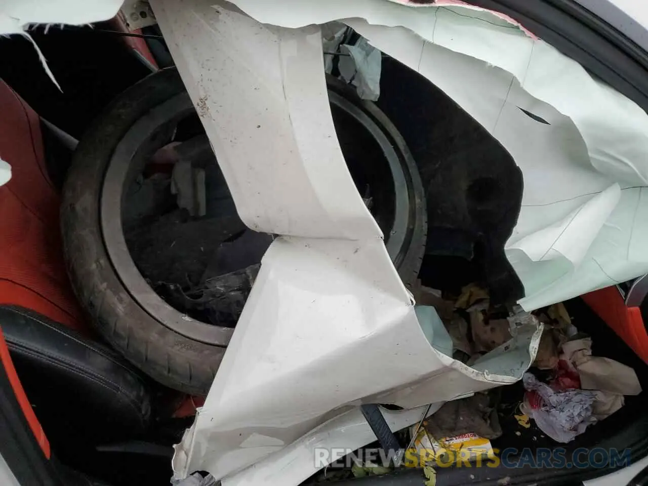 7 Photograph of a damaged car WBABC4C54KBJ35615 BMW M8 2019