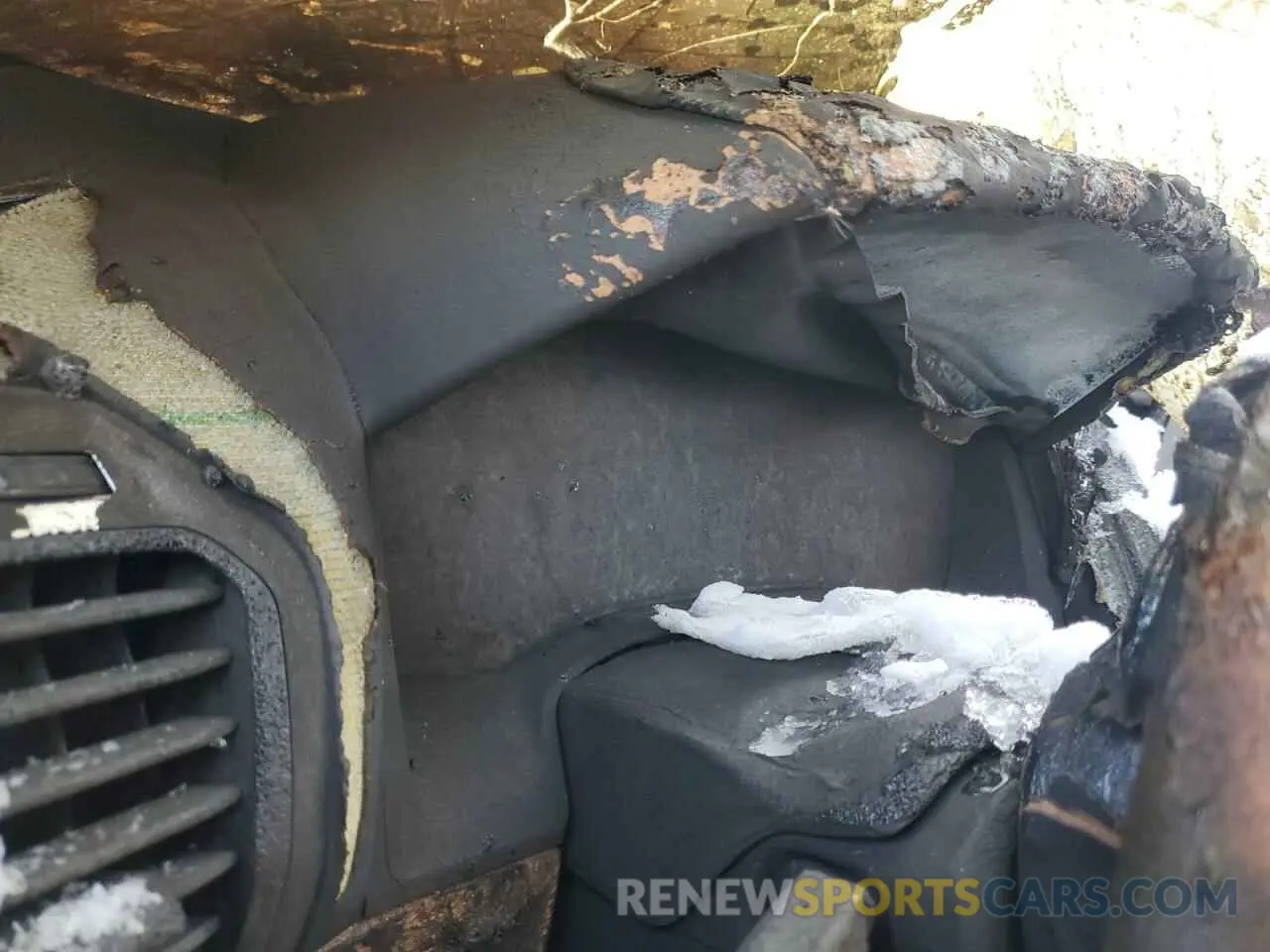 9 Photograph of a damaged car WBABC4C57KBJ35799 BMW M8 2019