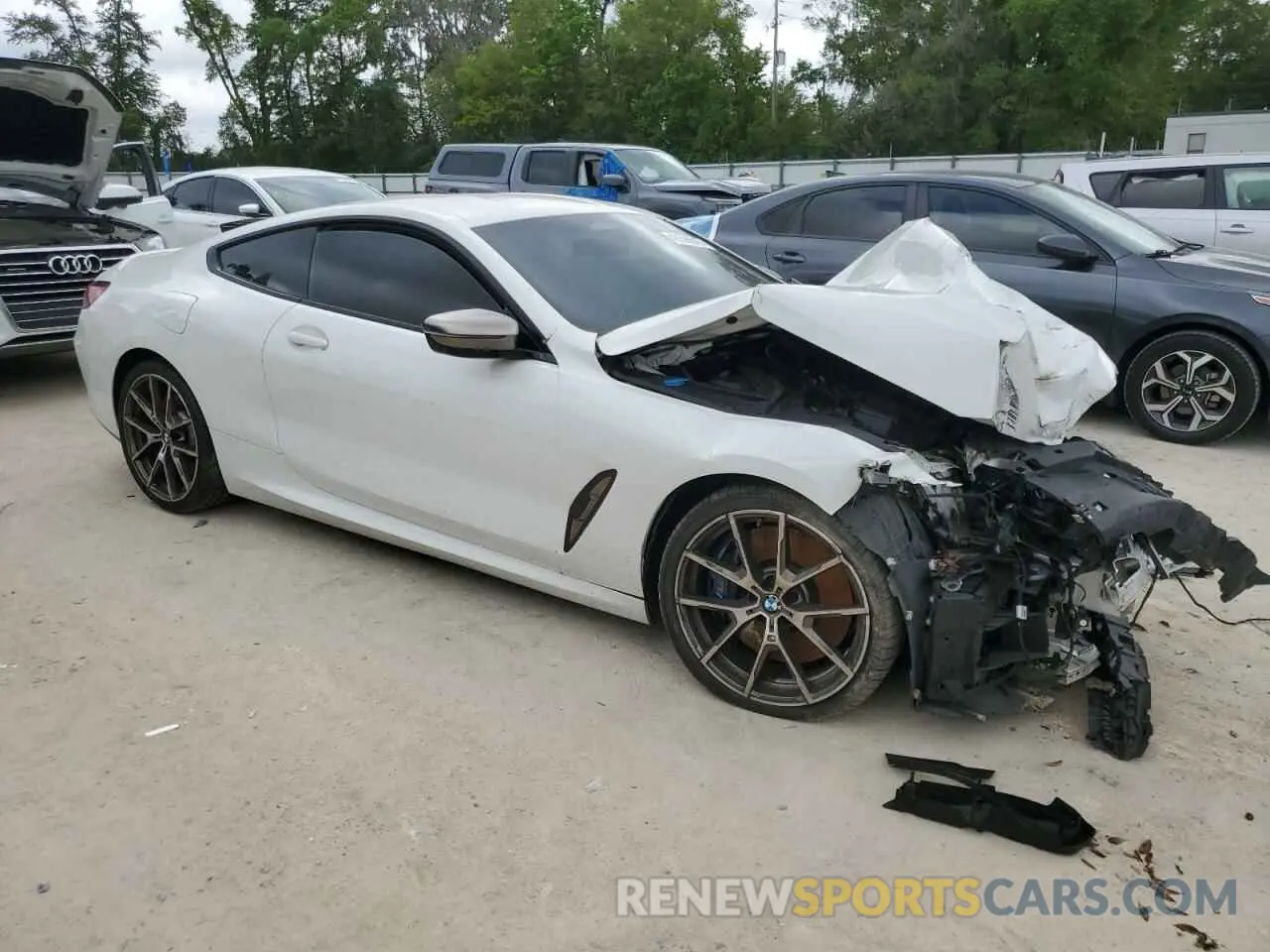 4 Photograph of a damaged car WBABC4C5XKBU96184 BMW M8 2019