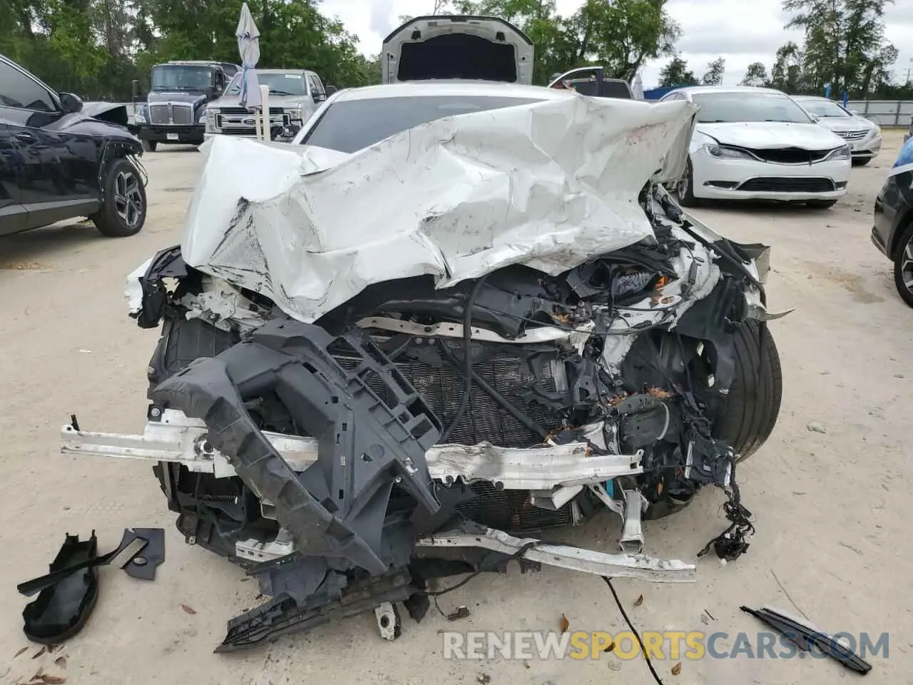 5 Photograph of a damaged car WBABC4C5XKBU96184 BMW M8 2019