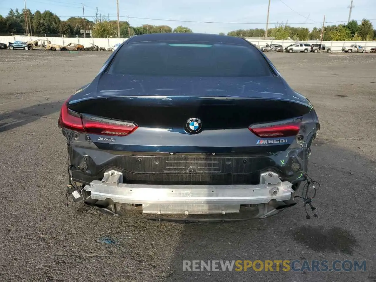 6 Photograph of a damaged car WBAGV8C02LCD71173 BMW M8 2020