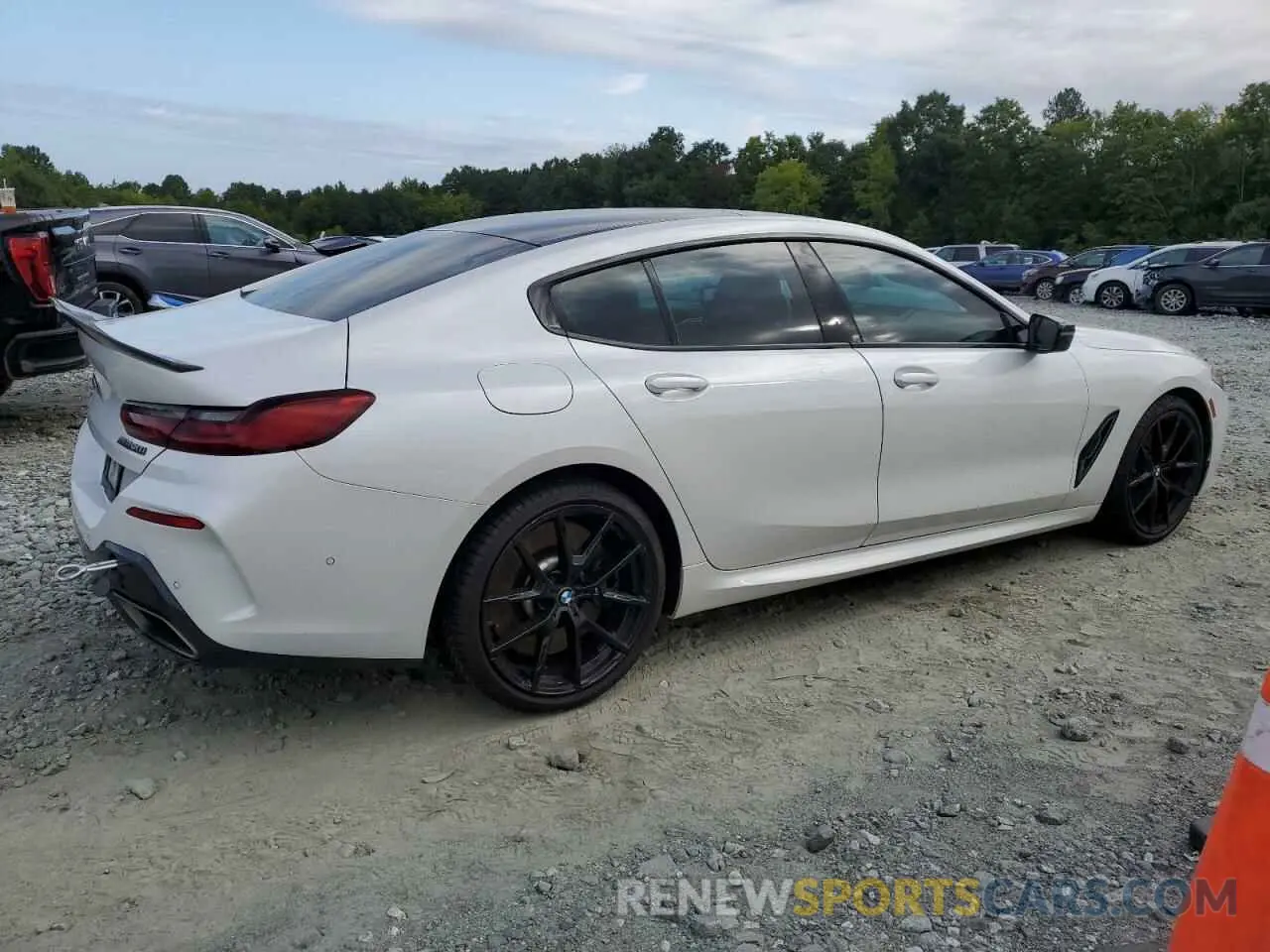 3 Photograph of a damaged car WBAGV8C02LCE26317 BMW M8 2020