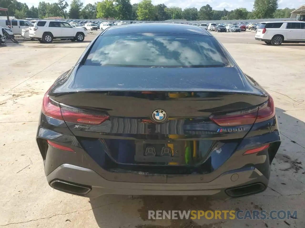 6 Photograph of a damaged car WBAGV8C08LCD46679 BMW M8 2020