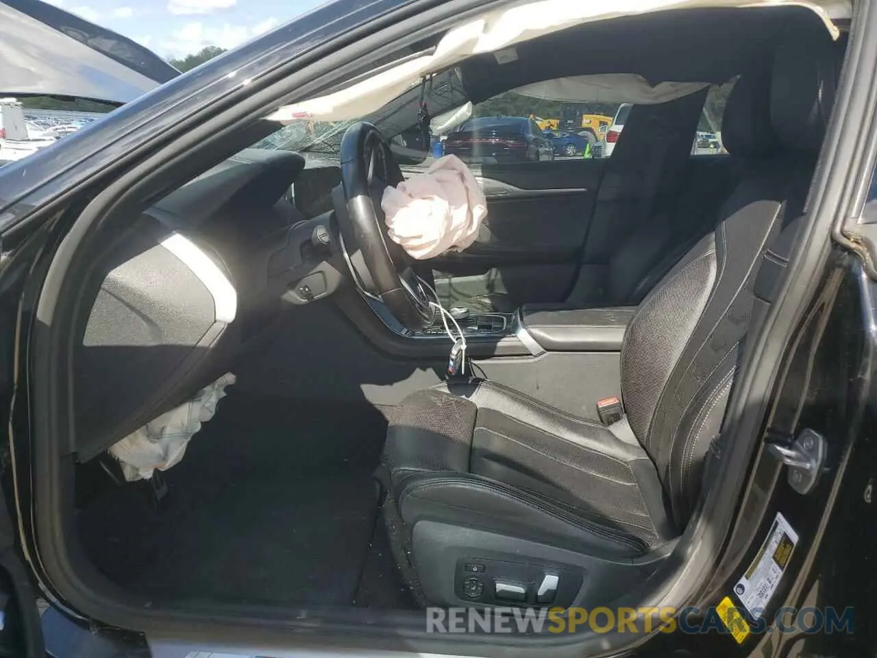 7 Photograph of a damaged car WBAGV8C08LCD46679 BMW M8 2020