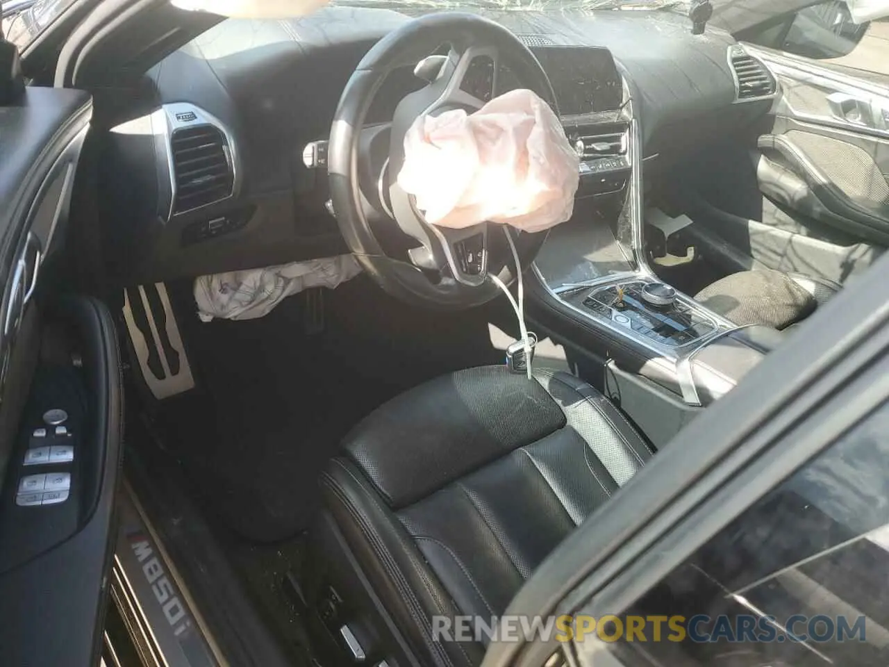 8 Photograph of a damaged car WBAGV8C08LCD46679 BMW M8 2020
