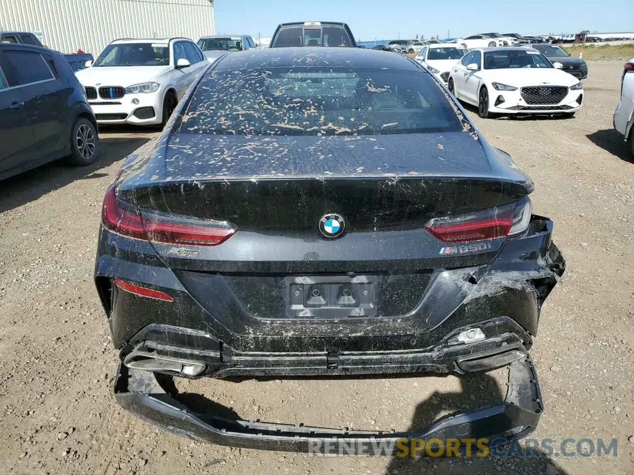 6 Photograph of a damaged car WBAGV8C09LCD82171 BMW M8 2020