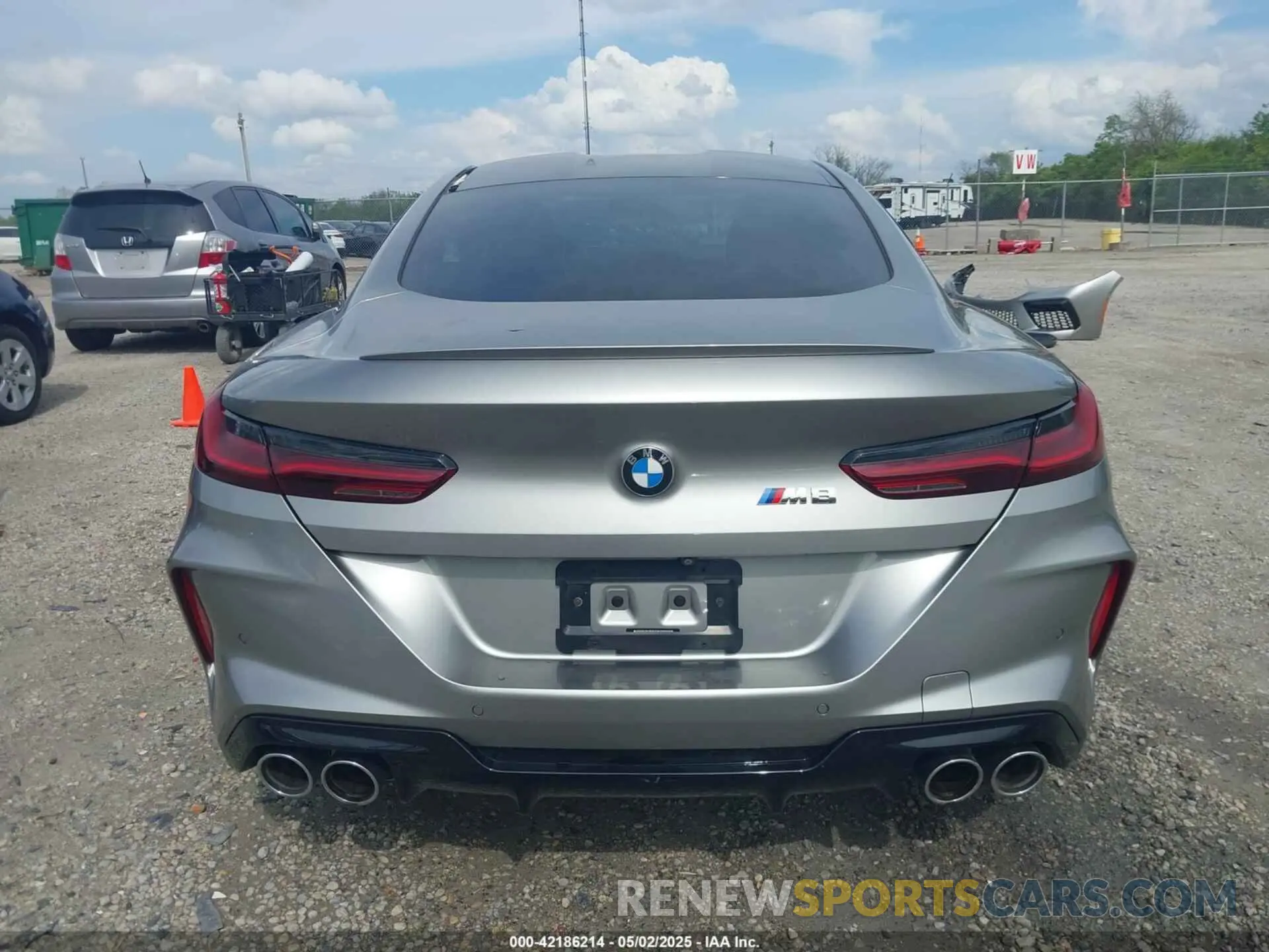 17 Photograph of a damaged car WBSAE0C04LCD82226 BMW M8 2020