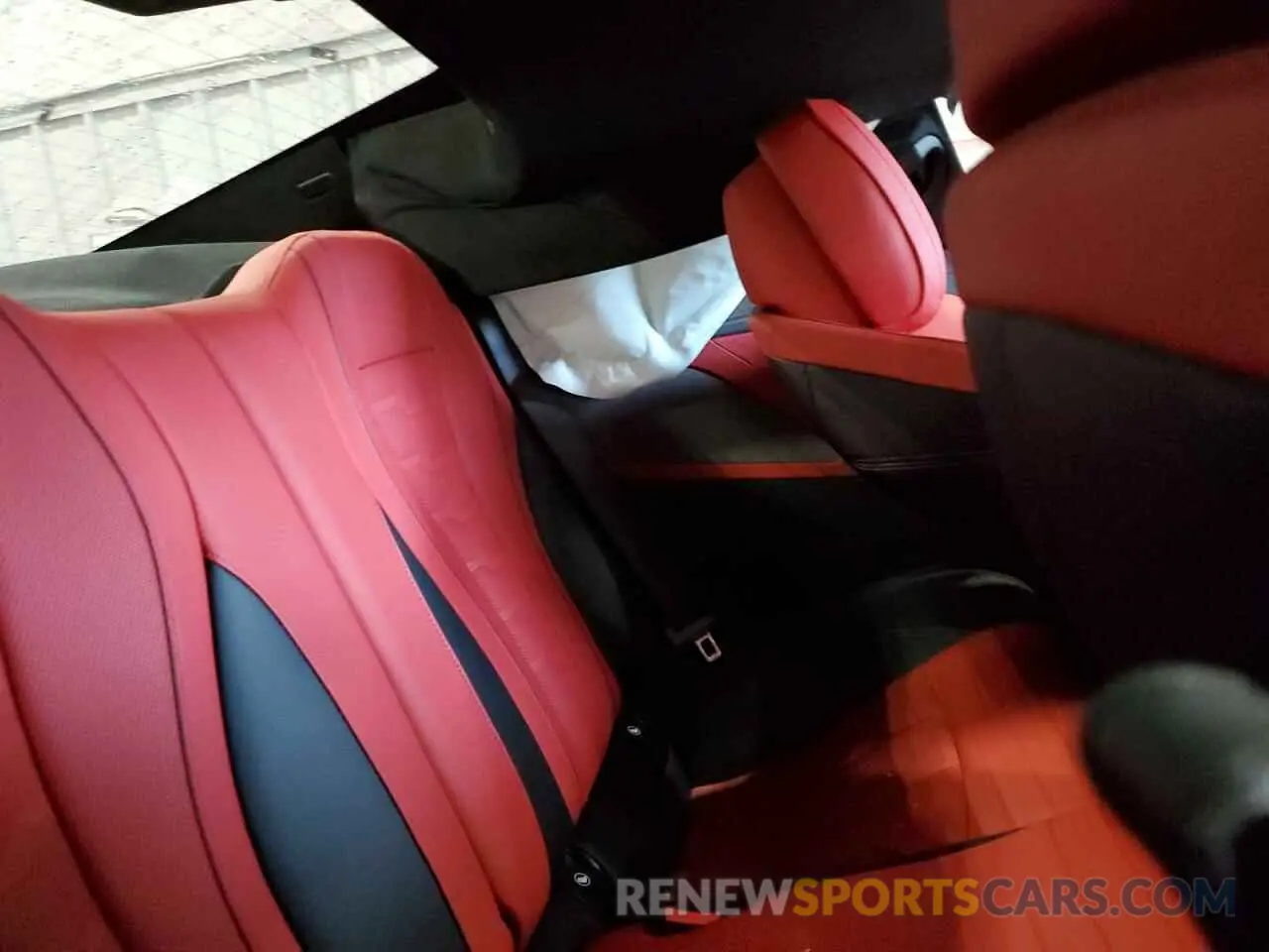 10 Photograph of a damaged car WBABC4C08MCE91845 BMW M8 2021