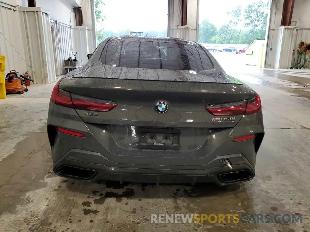 6 Photograph of a damaged car WBABC4C08MCE91845 BMW M8 2021