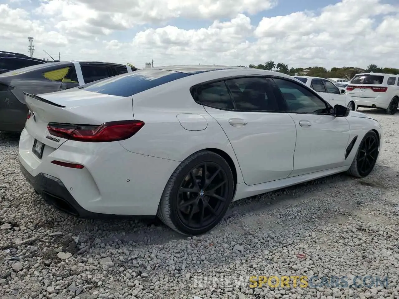 3 Photograph of a damaged car WBAGV8C01MCF72063 BMW M8 2021