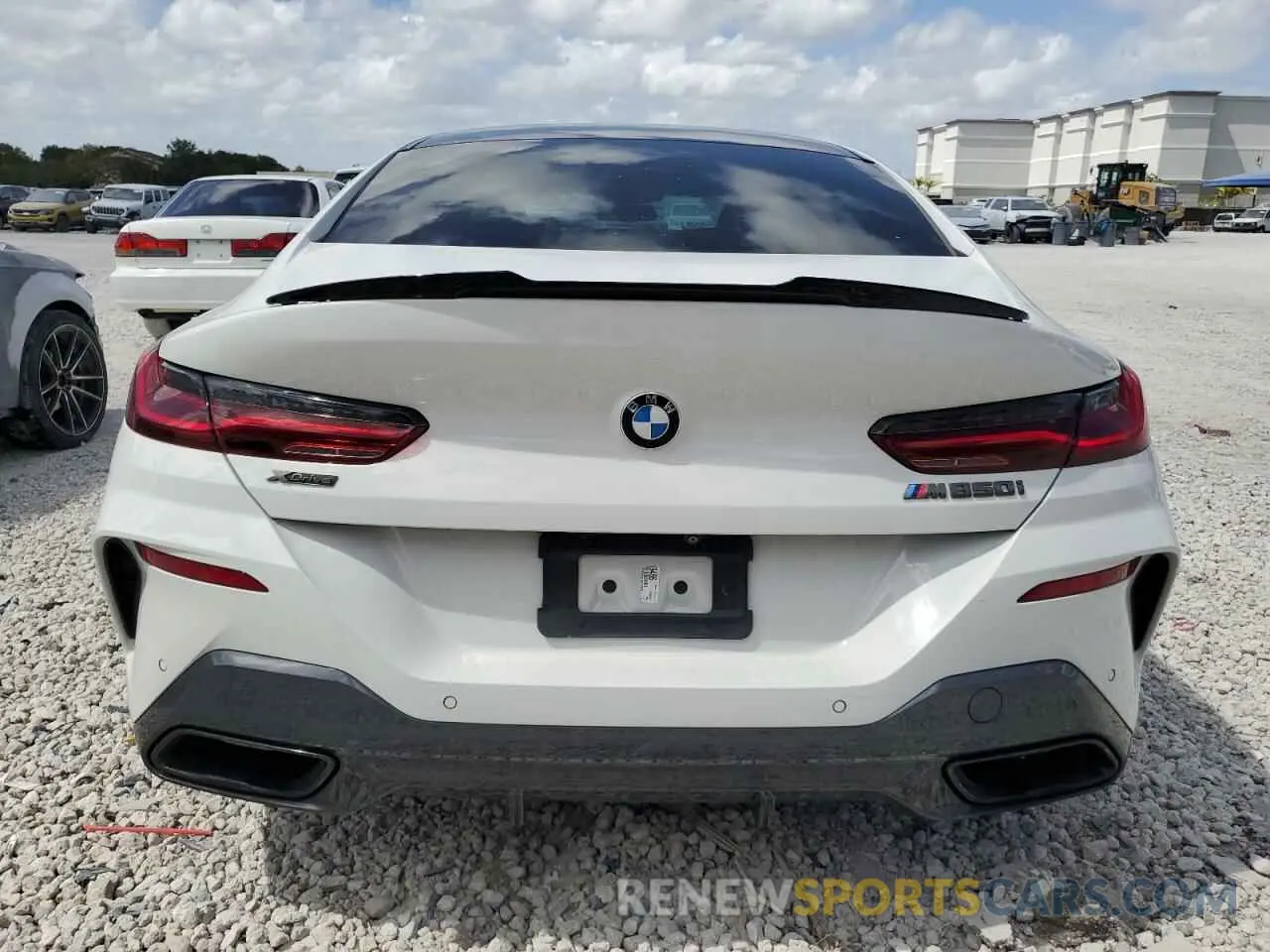 6 Photograph of a damaged car WBAGV8C01MCF72063 BMW M8 2021