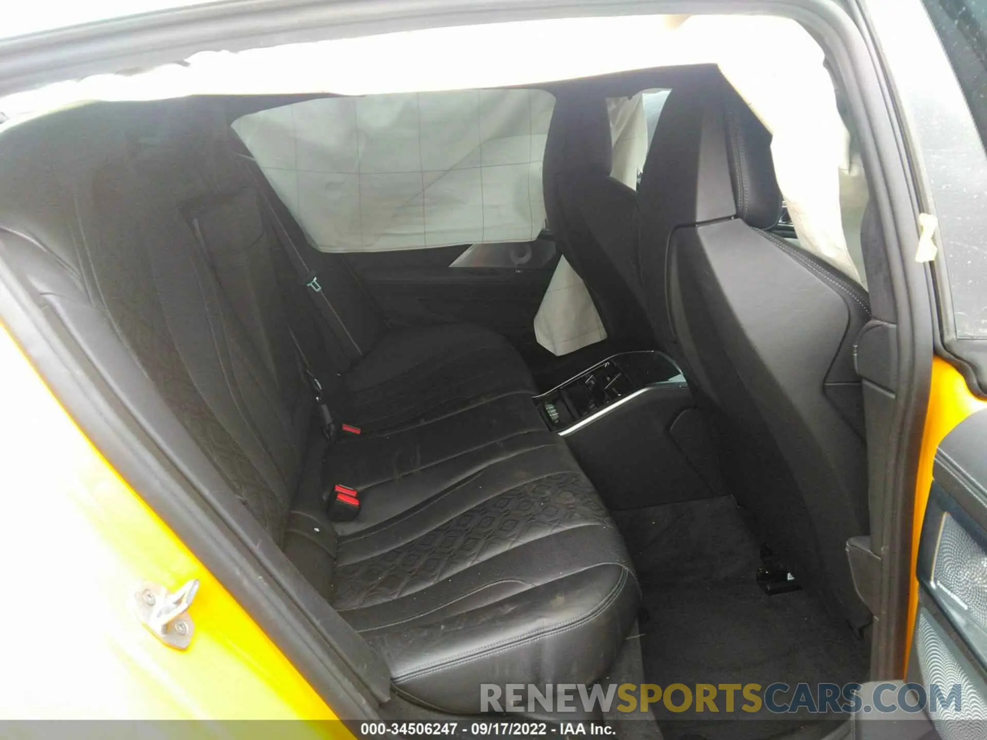 7 Photograph of a damaged car WBSGV0C01MCF74313 BMW M8 2021