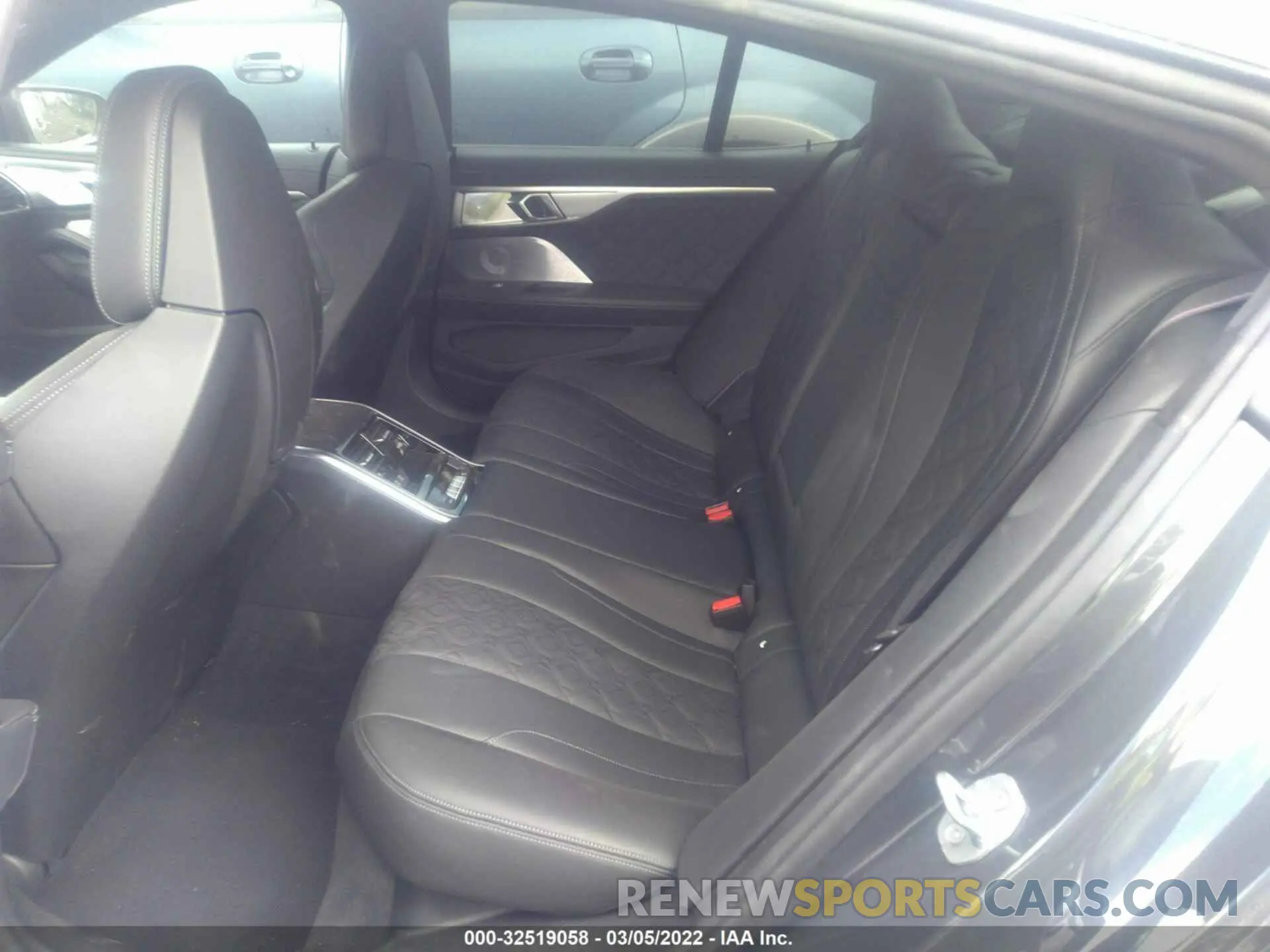 8 Photograph of a damaged car WBSGV0C03MCF13559 BMW M8 2021