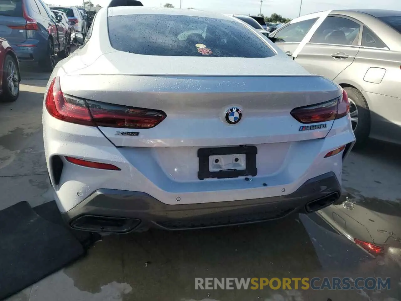 6 Photograph of a damaged car WBABC4C01NCH15281 BMW M8 2022