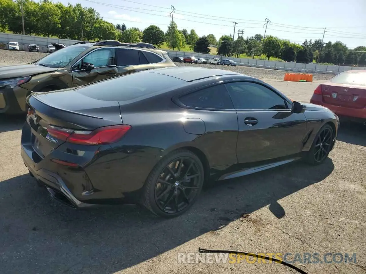 3 Photograph of a damaged car WBABC4C02NCH97036 BMW M8 2022