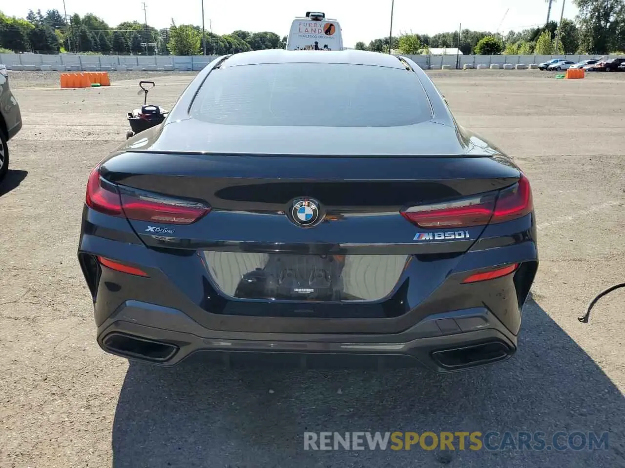 6 Photograph of a damaged car WBABC4C02NCH97036 BMW M8 2022