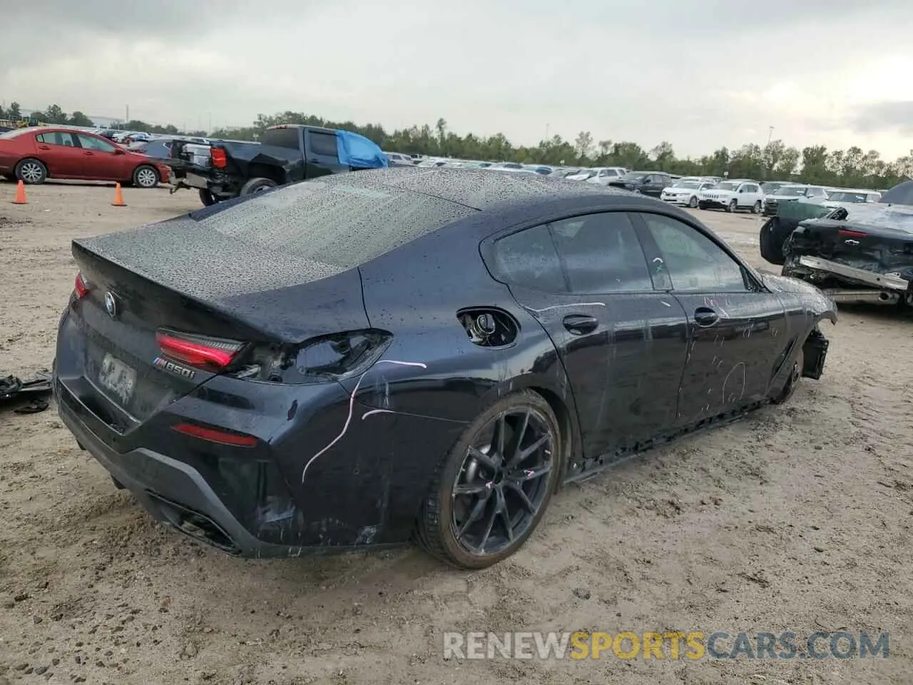 3 Photograph of a damaged car WBAGV8C02NCH18326 BMW M8 2022