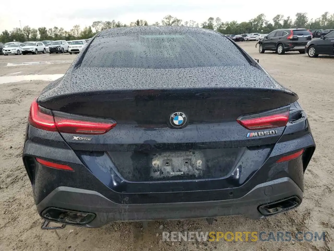 6 Photograph of a damaged car WBAGV8C02NCH18326 BMW M8 2022