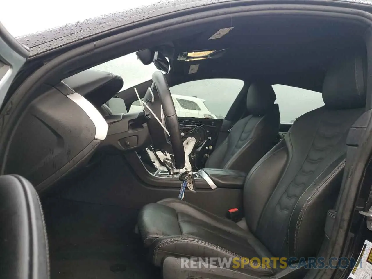 7 Photograph of a damaged car WBAGV8C02NCH18326 BMW M8 2022
