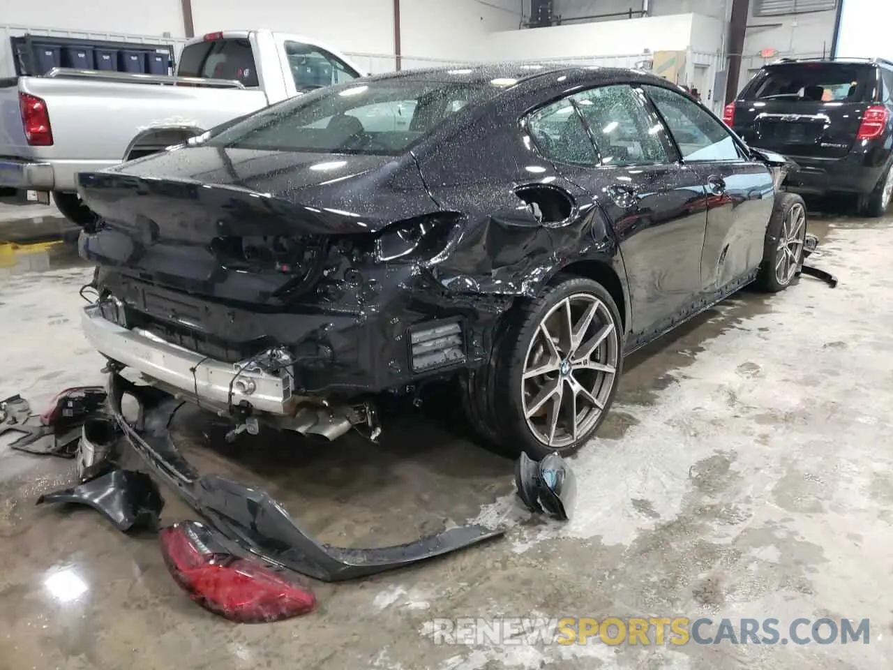 4 Photograph of a damaged car WBAGV8C03NCJ37009 BMW M8 2022