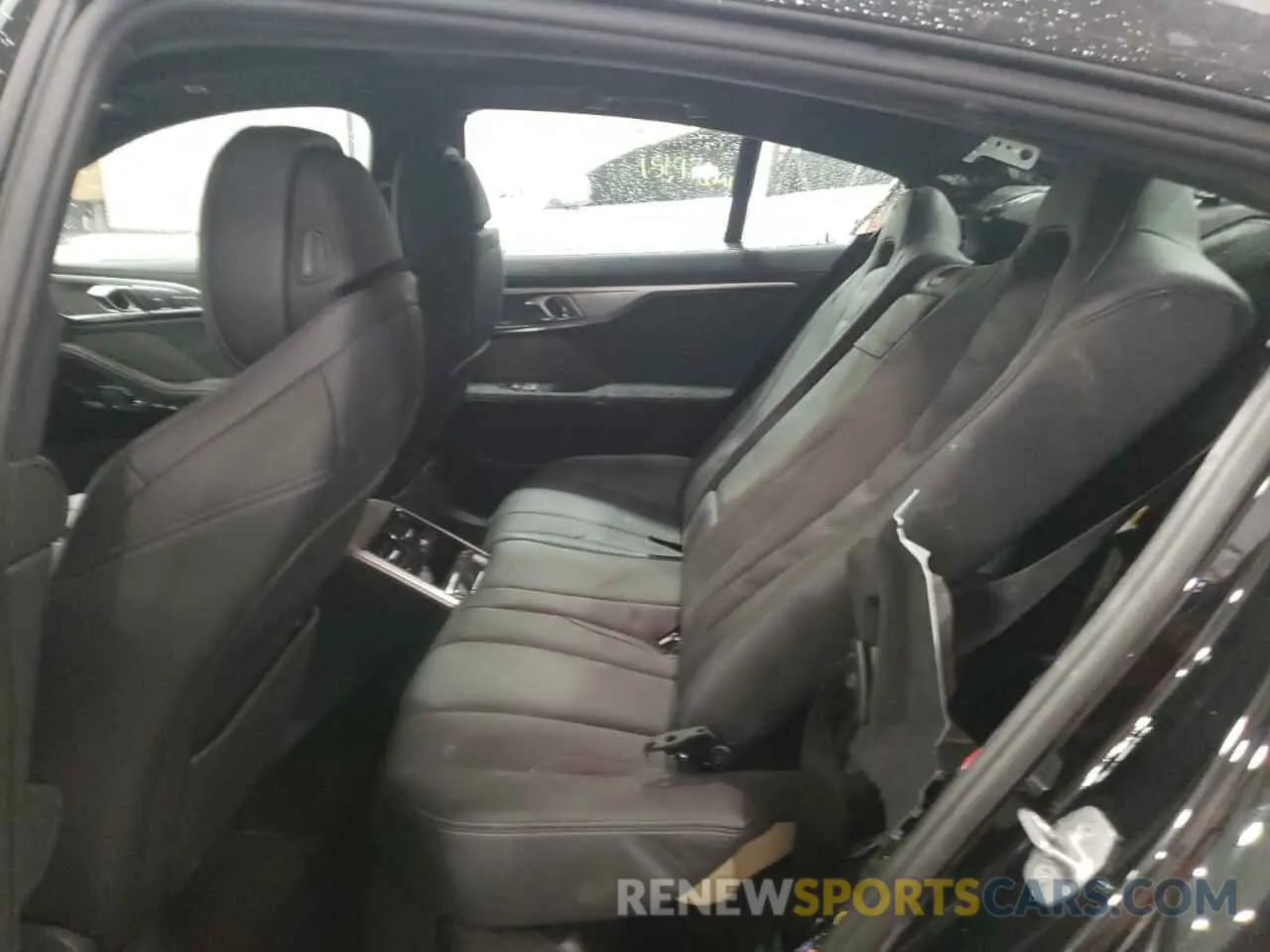 6 Photograph of a damaged car WBAGV8C03NCJ37009 BMW M8 2022