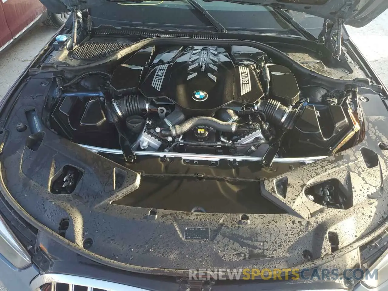 11 Photograph of a damaged car WBAGV8C06NCH25022 BMW M8 2022