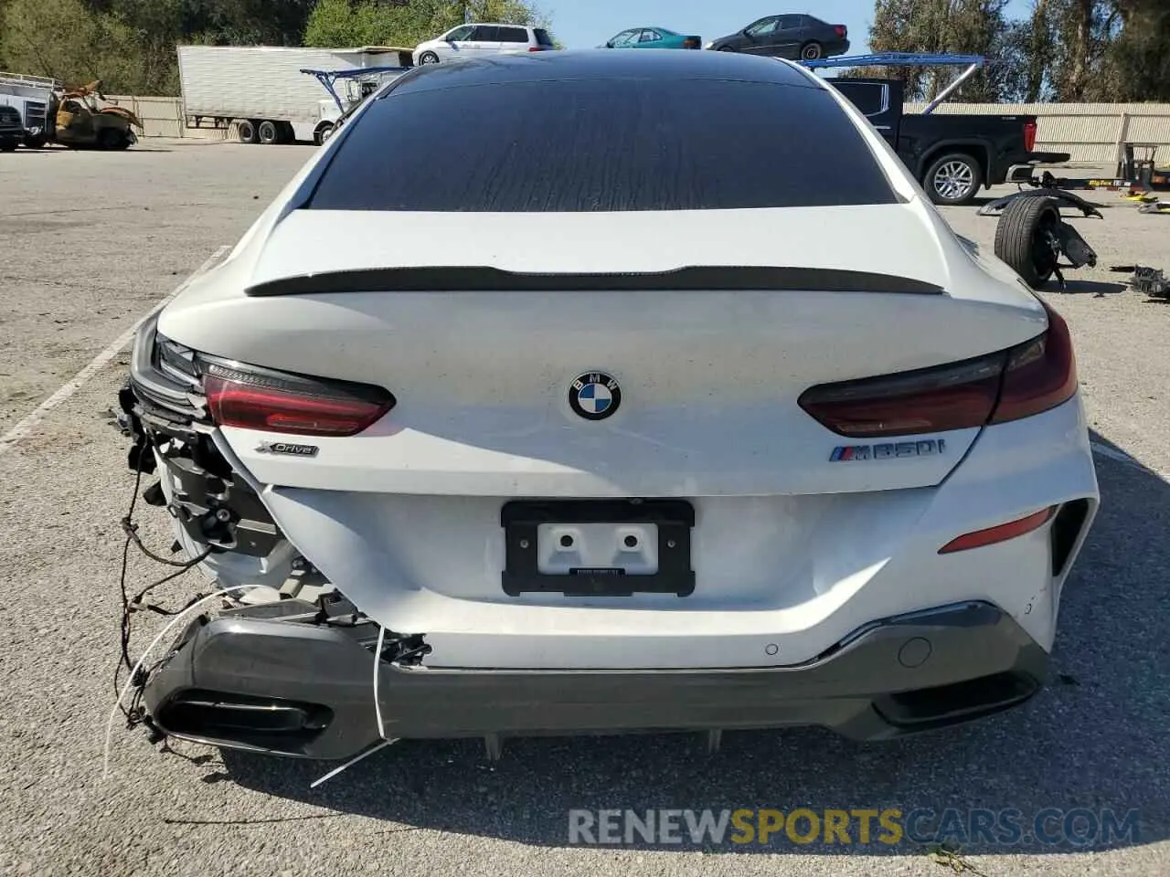 6 Photograph of a damaged car WBAGV8C08NCH67191 BMW M8 2022