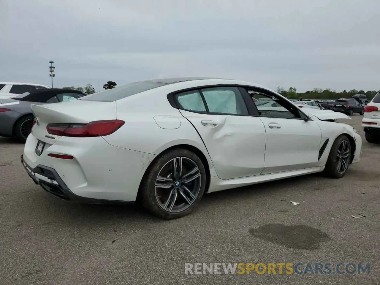 3 Photograph of a damaged car WBAGV8C08NCJ78641 BMW M8 2022