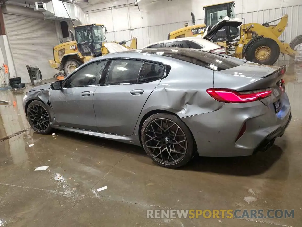 2 Photograph of a damaged car WBSGV0C02NCH36032 BMW M8 2022
